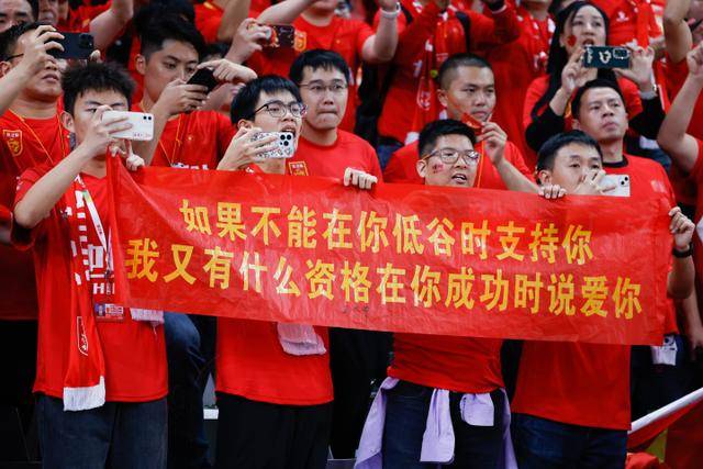 巴萨2-1战胜开罗国民，罗德里闪耀诺坎普